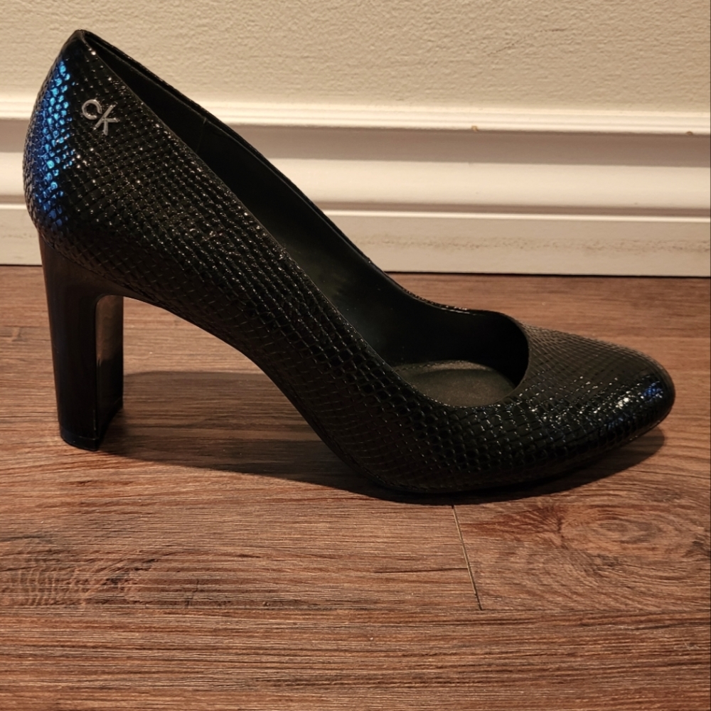 EUC Calvin Klein Pumps s7